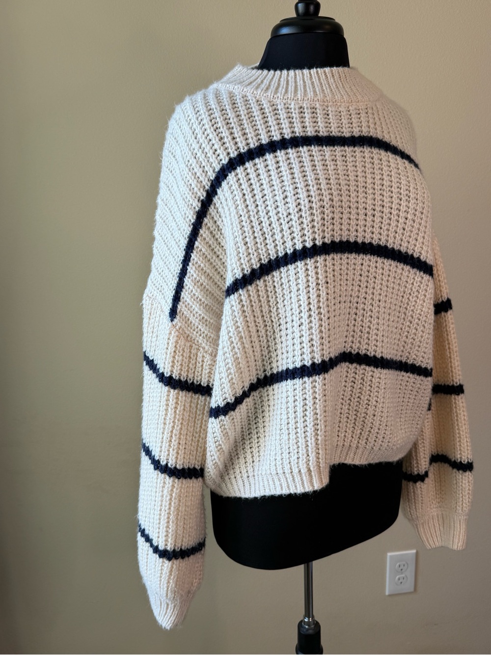 HYFVE Sweater Size Large Striped Cream Navy Shaker Knit - Picture 4 of 14